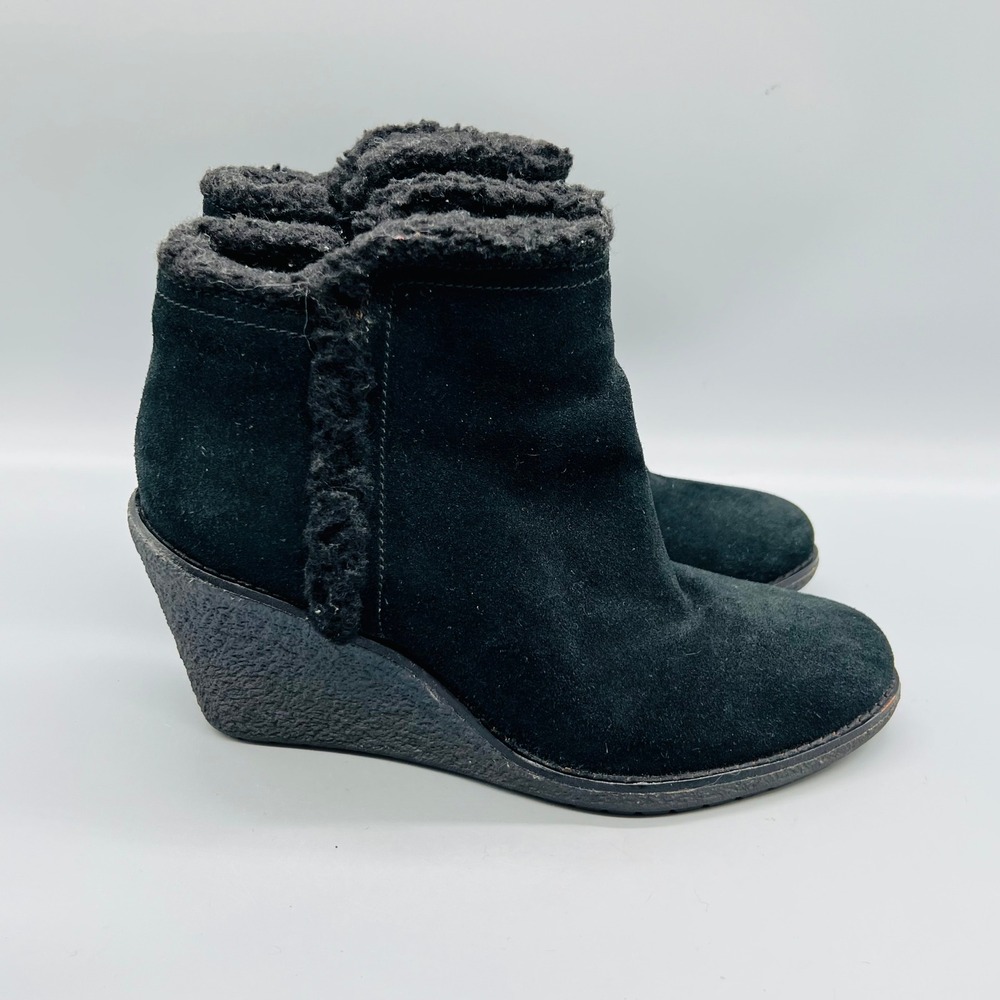 Cole Haan Boots Womens 7.5 Black Suede Faux Fur Trim Wedge Ankle Winter Shoes